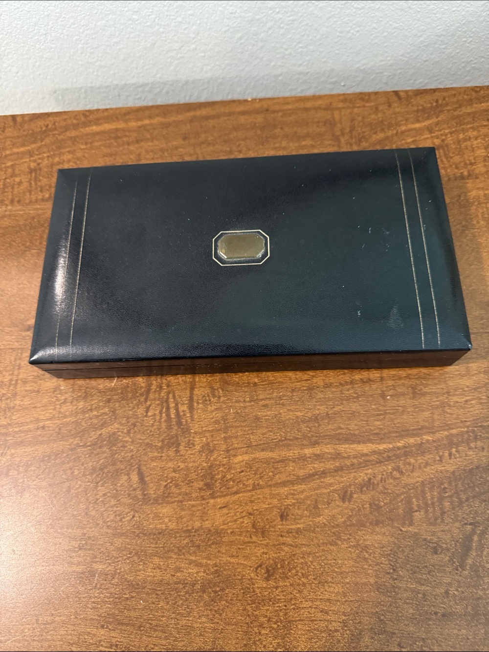 Men's Vintage Black Leather Valet Jewelry Organizer - Red Velvet Interior - Picture 2 of 4